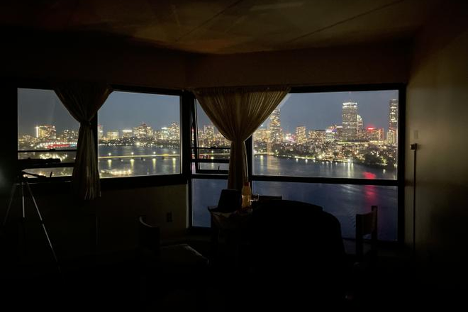 Night-time view - 20th-floor River-facing Apartment in 550 Memorial Drive for Winter Sublet Dec-Feb