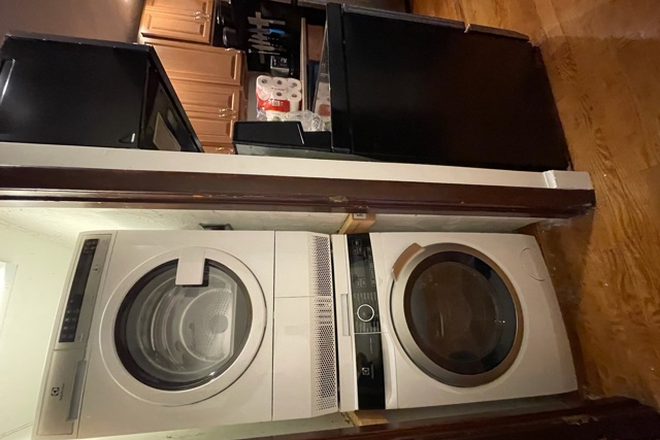 3 - SEPT 2025: North End. 1&2 Beds. Washer in Unit. Student OK