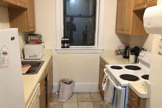 Kitchen - Charming Awesome 3 BR , 1 BA on Hemenway St! for 9/1 Apartments