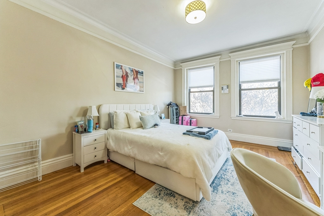LIVING - BEAUTIFUL 3 BED WITH HEAT AND HOT WATER INCLUDED!