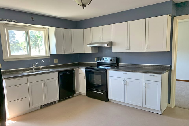 Kitchen - 4+ bedroom, 2 full bathroom Apartment for Rent