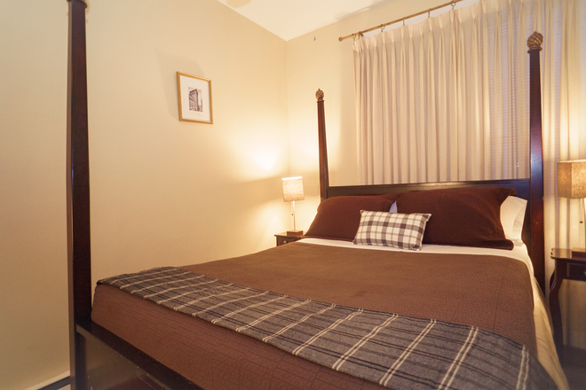 hubrealtyproperties.com - Spacious 2 bedroom with open floor plan, across the street from a park Apartments