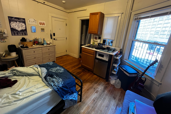 a - Great studio apartment!