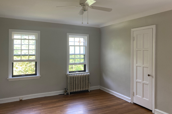 2nd bedroom - Historic Light Filled Shaker Heights duplex close to CWRU Duplex
