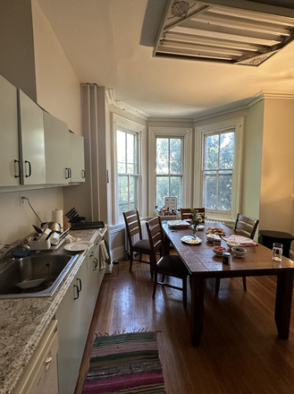 Kitchen with dining table - Room in apartment close to campus