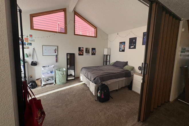 Downstairs Small Bedroom with Balcony - Gold Run Condo, Two Rooms Fall Sublet