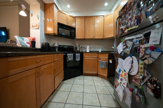 42 Fenway, #U2 - [9.1.2025] 3 Beds / 1 bath (rents to 4 people) near University [Very spacious] Apartments