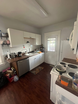 Kitchen - Furnished House close to campus