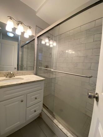 Bath - 1 bed In Fenway No Fee Apartments