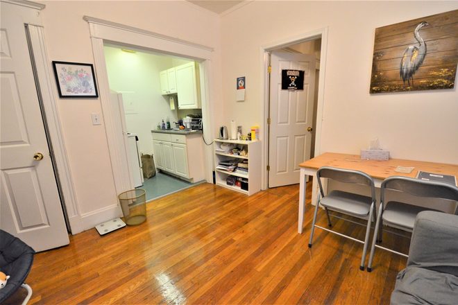 Living room - Beautiful 1 bed/bath - Available 9/1 - Westland Ave. - Special Deal: 50% OFF BROKERS FEE & SECURITY Apartments
