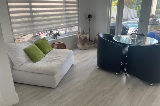 Lounge area - Oasis room rental in Davie home!