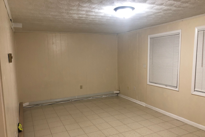 Downstairs Bedroom - Room for rent in all females house off South Main