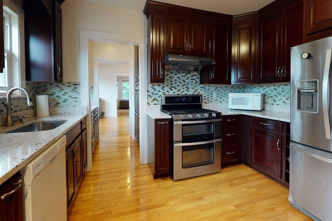 Call NOW for showings! 617-236-8600 - LAKE ST - *$2000 OFF FEE* 4BR FOR *9/1/2026* W/ LNDRY, STRAGE, PRKNG, EIK, 2BA, YRD, DECK, SUNRM, DW Apartments