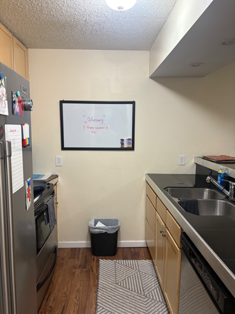 Kitchen - Two mile creek apartments