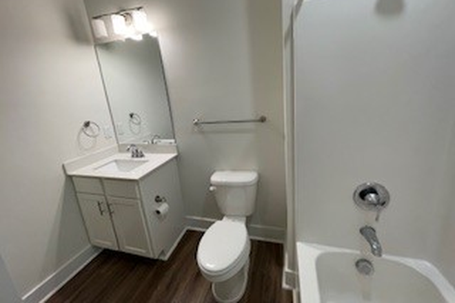 Private Bathroom - Apartment in Cambridge Creek Townhomes