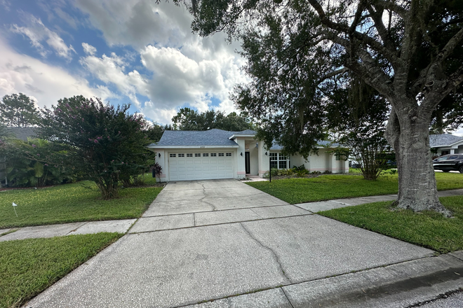 frontyard - Mill Pond Way