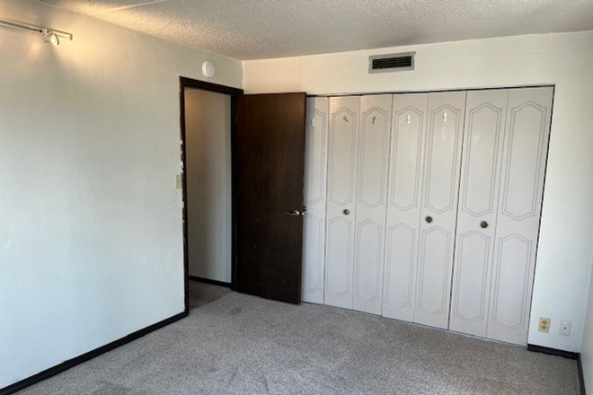 bedroom - Spanish Towers 2 bedroom corner unit Condo