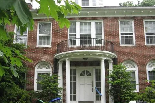 Street View - 2 Available Rooms, close to campus in safe neighborhood