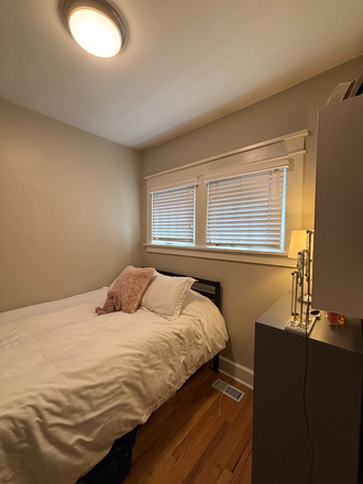 Bedroom - Cute 1 Bedroom in Pleasant Street House