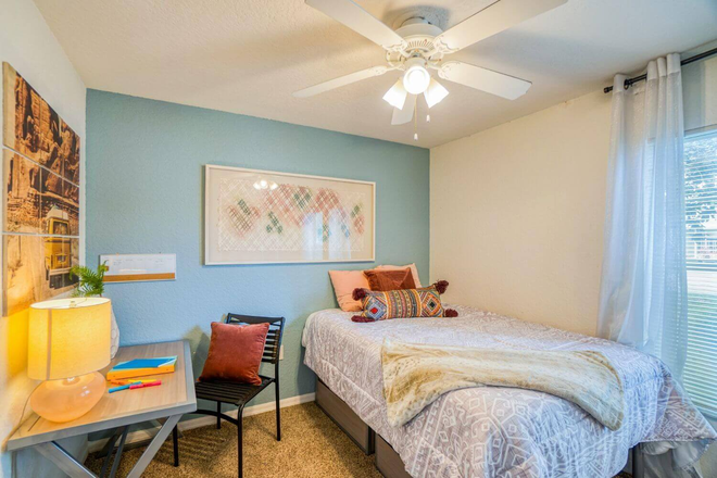 Bedroom - Northgate Lakes apartment close to campus