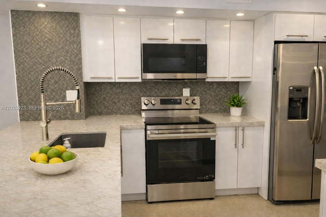 Quartz Countertops, brand new appliances - Royal Grand Condos 3/2 Remodeled
