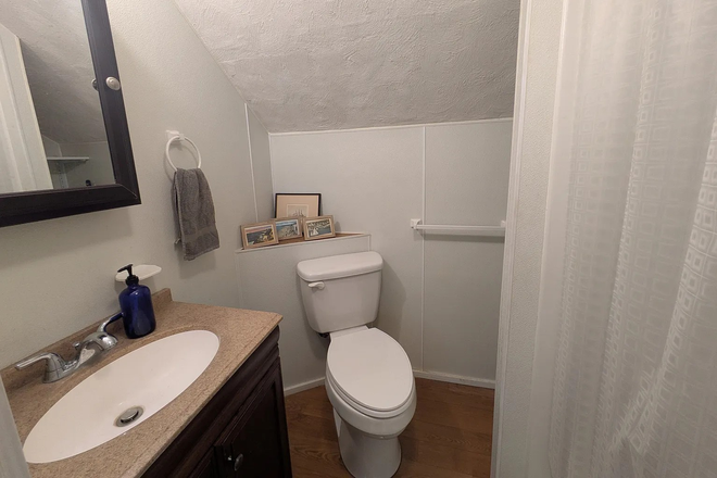 3rd floor bath - 3 bed, 2 bth, off-street parking, backyard -- 11 min walk to Alewife Red Line Duplex