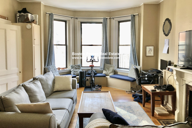 A - NO FEE, DOGS OK, UPPER FLOOR, REALLY NICE