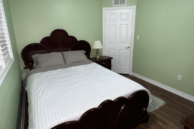 Private Bedroom - (FOR FEMALE) Private room for rent in a shared house at Weston Downs Avenue