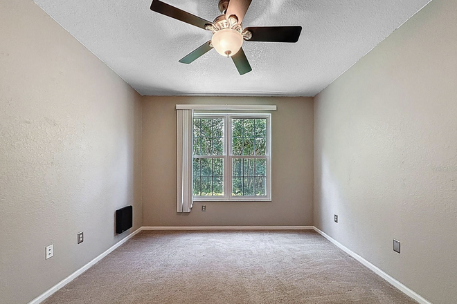 Bedroom - Oxford Place/ New Tampa Condo