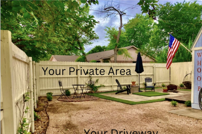 Private Driveway and Parking - Short or Long Term Private Tiny House for Quiet Female Student/Professional