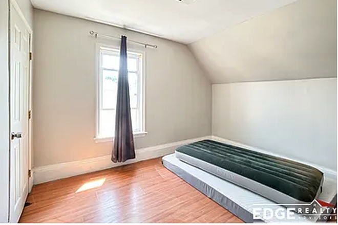 room - 72 Antwerp Street Duplex
