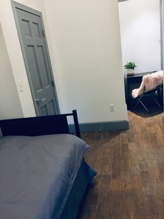 Bedroom - REDUCED!!NO BROKER FEE!MOVE IN NOW!!FREE INTERNET *near Northeastern