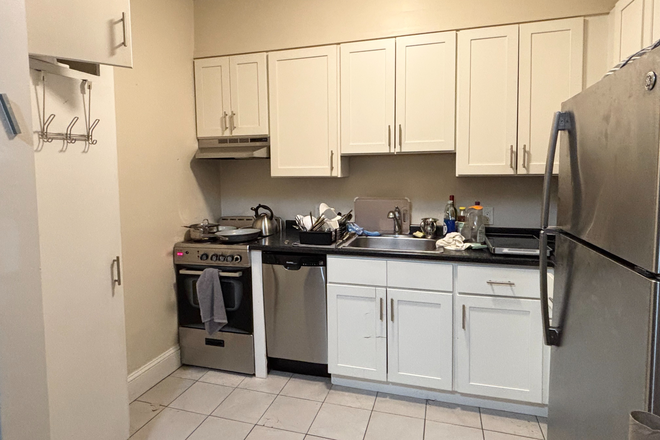 kitchen - Cozy Washington Square 1 bed with updated kitchen - 9/1 Apartments