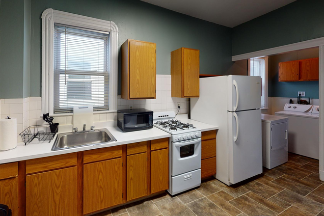 kitchen - Spacious 4 bedroom apt