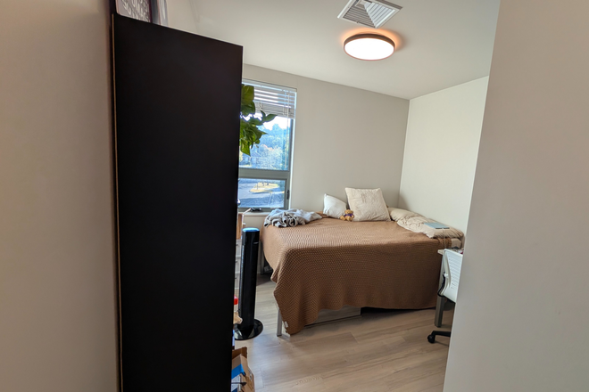 A Full XL bed size - Fieldstone Slate Spring Lease Transfer (or Sublet) Apartments