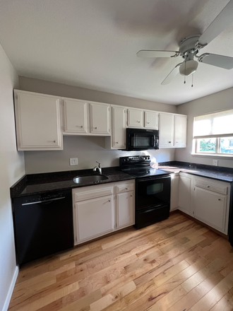 Kitchen - Great location 2 bedroom condo with parking