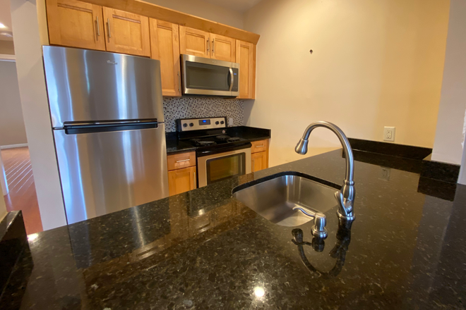 1 - LARGE 2 bedroom on Gainsborough with renovated kitchen and bath. In unit laundry Apartments