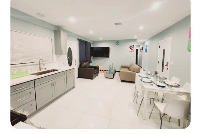 Living room - Goodhue B Rental