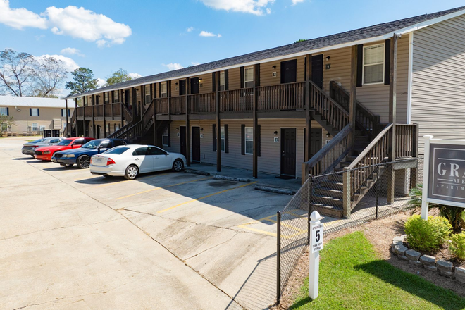  - The Grande at Ellisville