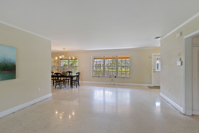 Living room, and Dining room - Fabulous 5/3 Lakefront, walking distance to UM House