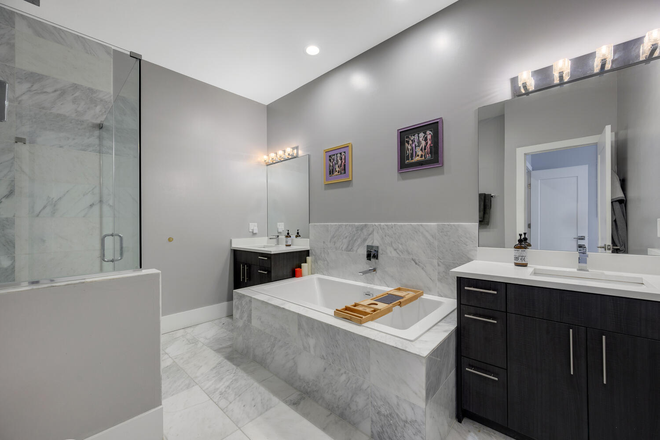 Master Bath Dual Vanity Sinks and Bath Tub - Modern 2400 SF Duplex for Rent in Pilsen/ Chicago 3 Bed, Garage & 500SF Covered Outdoor Deck