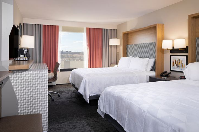 Sleeping area - Holiday Inn College Park - 2 miles from the UMD campus