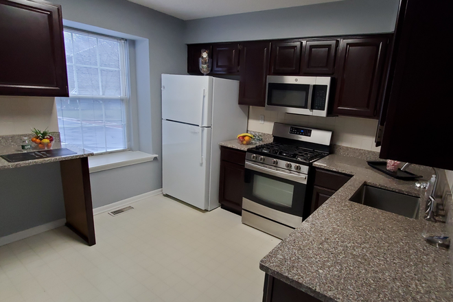 Kitchen - 2BR thome-Halstead Pl-Princeton Junction