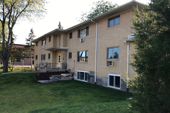 125 Kenberry - Cuddeback Real Estate LLC | 125 Kenberry Dr East Lansing, MI 48823 Apartments