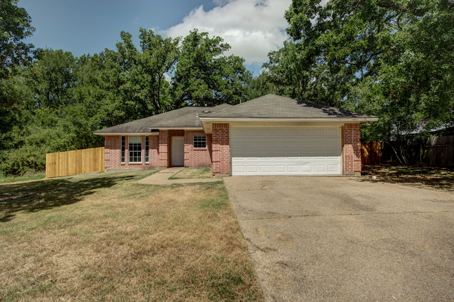 Outside Street View - Preleasing Aug 2026 | Affordable 4BR Home Near Texas A&M w/ Huge Backyard / Pets ok