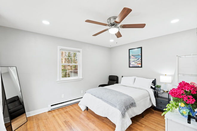 Bedroom - Furnished 2BR rentals near downtown & malls, utilities incl., ideal location & ready to move in