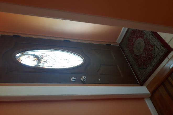 Entrance - 859 planders Ave house 5mins driving to Campus