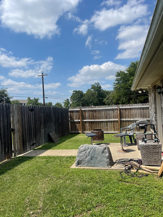 Back yard - House 10 mins from campus (great bus location)