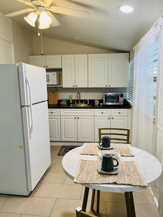 Photo - Student 1 bedroom in Coral Gables Apartments