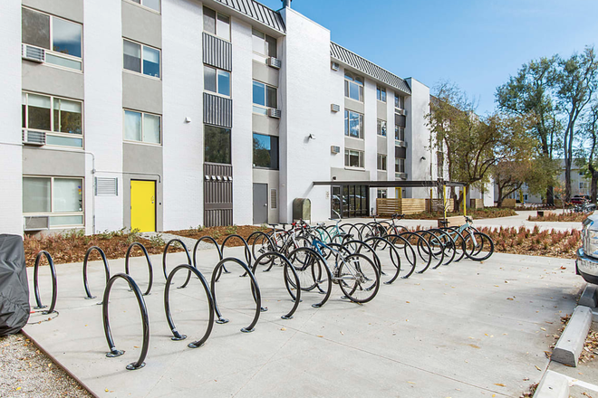 Outside - 2121 Canyon Apartments